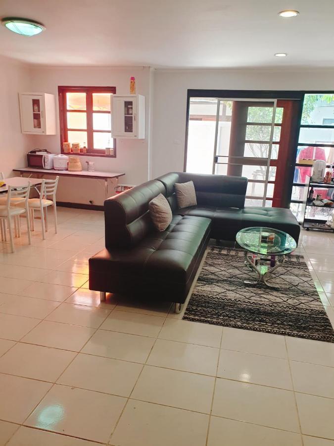 Kru Nat'S Bed & Breakfast W/ Private Rooms & Gym Bangkok Exterior photo