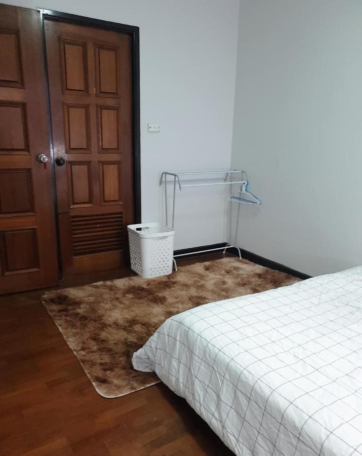 Kru Nat'S Bed & Breakfast W/ Private Rooms & Gym Bangkok Exterior photo